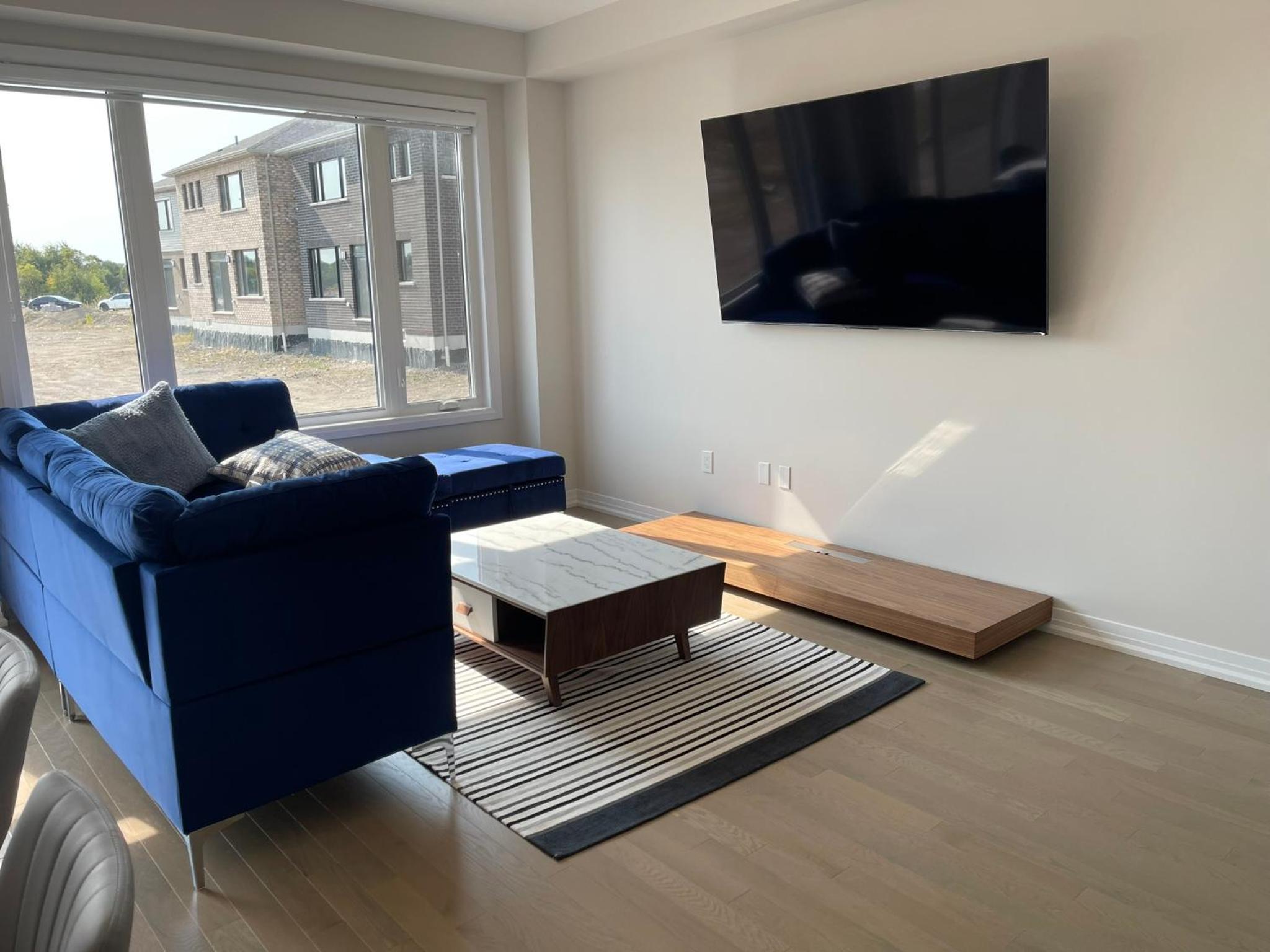4 Bedroom Detach Home in Cambridge