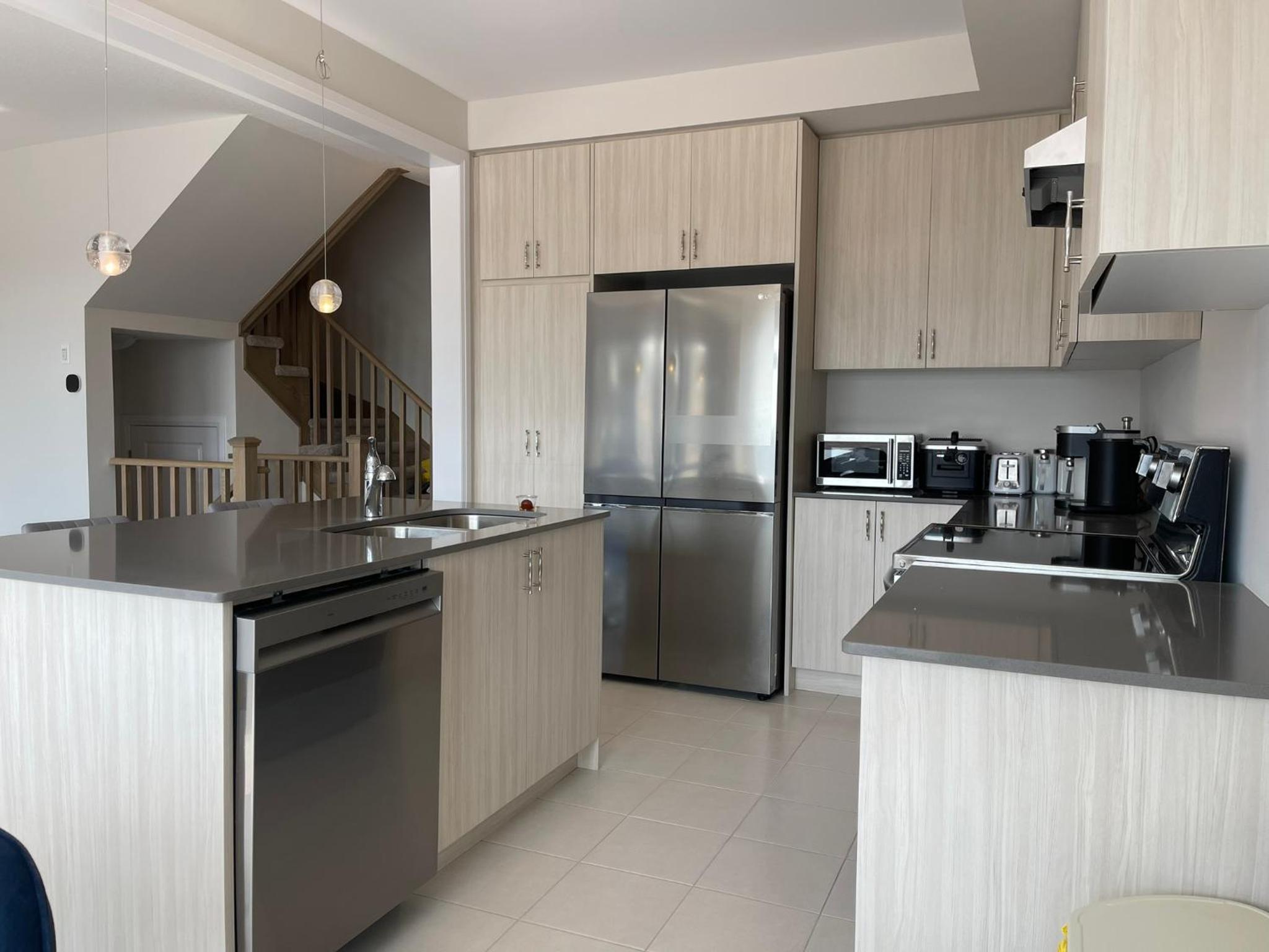 4 Bedroom Detach Home in Cambridge