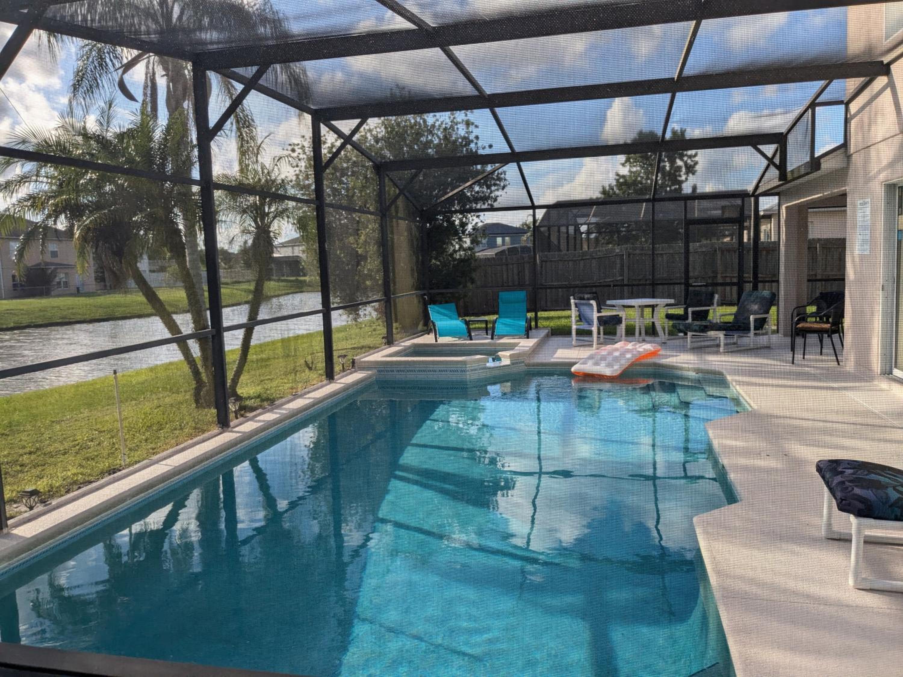 Large lakeside 5 bed villa with private pool view 3