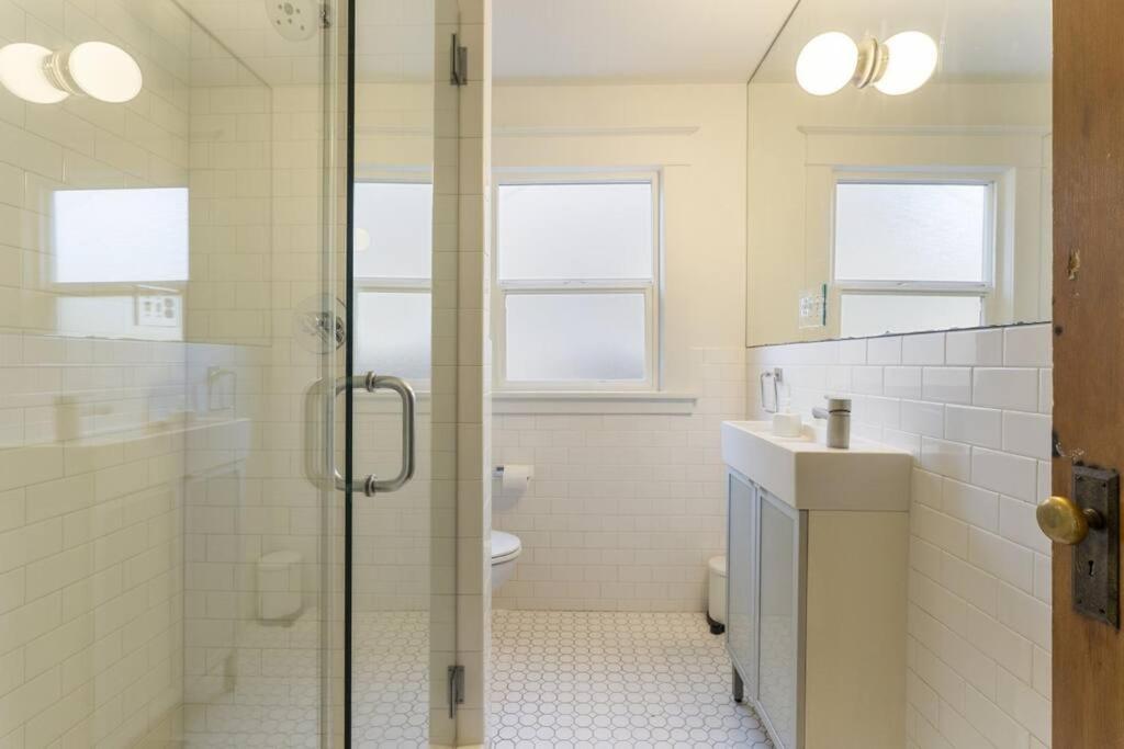 2BR Hideaway in the heart of SE Portland view 3