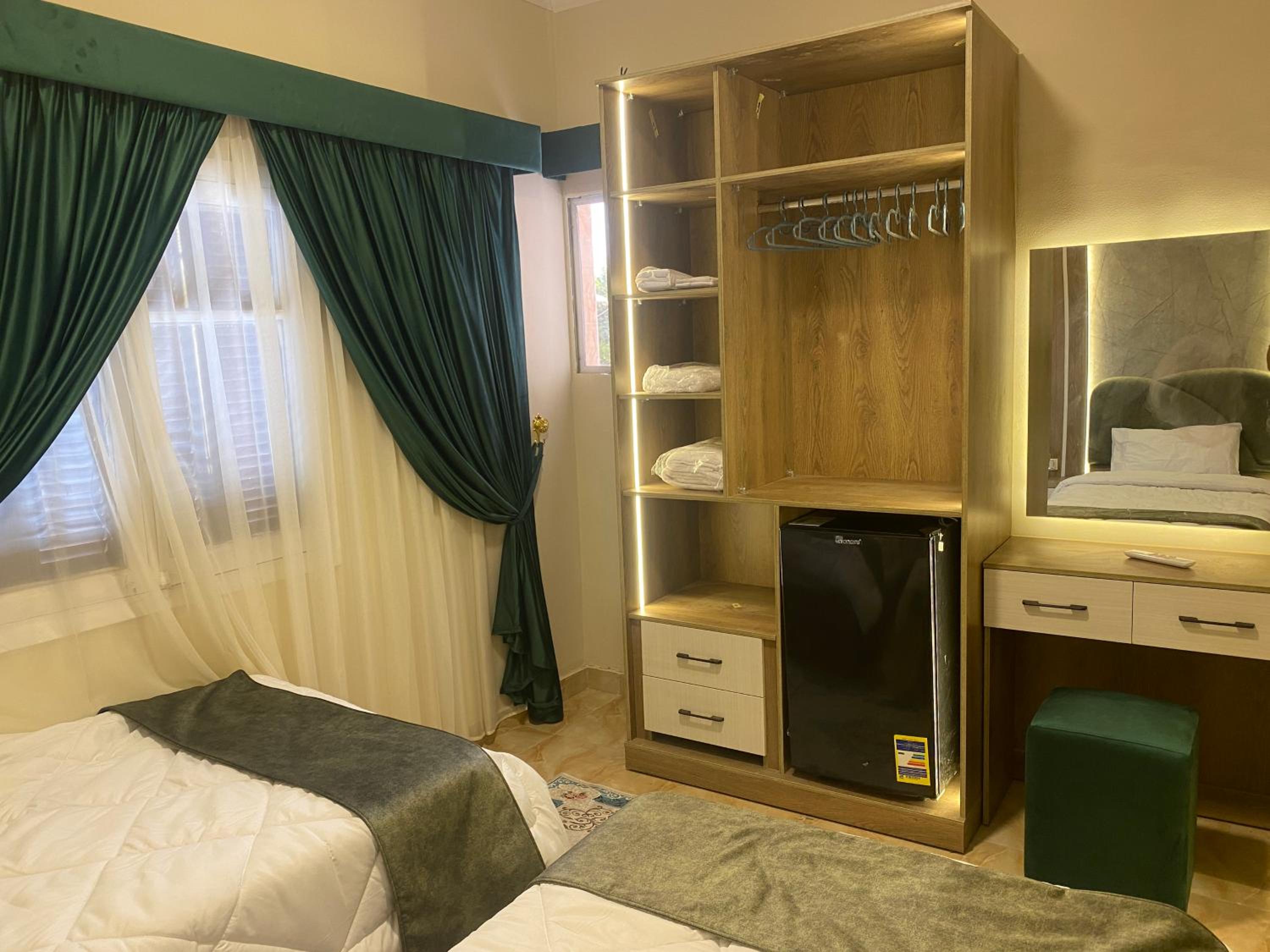 Global pyramids Inn