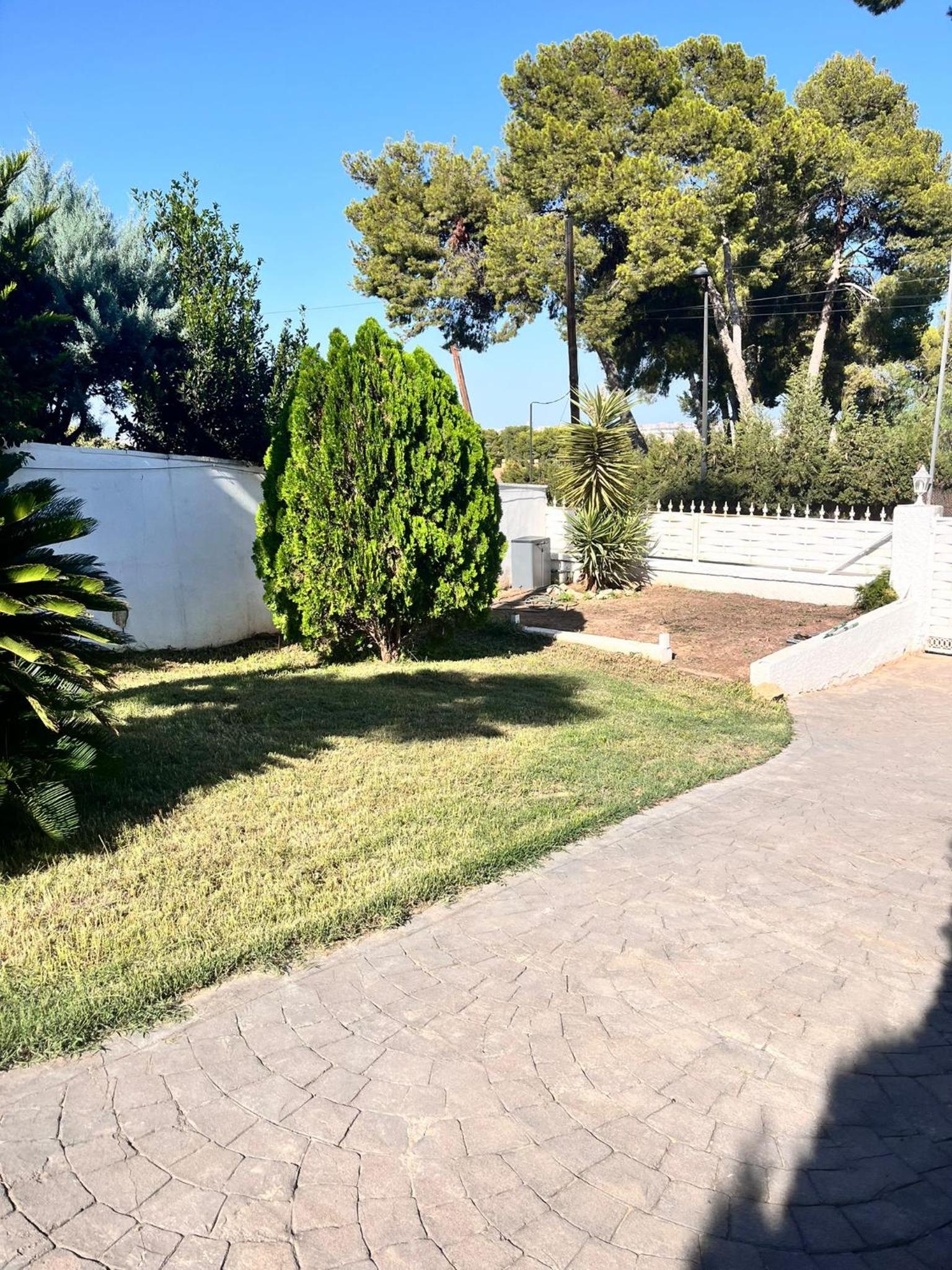 Alquilo chalet completo