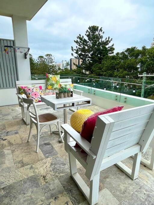Coolangatta Vacations - Rainbow Bay Dbah Hill Private Pool and Hot tub - Property Image 3