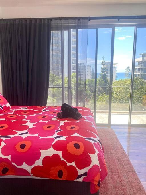 Coolangatta Vacations - Rainbow Bay Dbah Hill Private Pool and Hot tub - Property Image 2