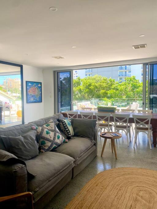 Coolangatta Vacations - Rainbow Bay Dbah Hill Private Pool and Hot tub - Property Image 7
