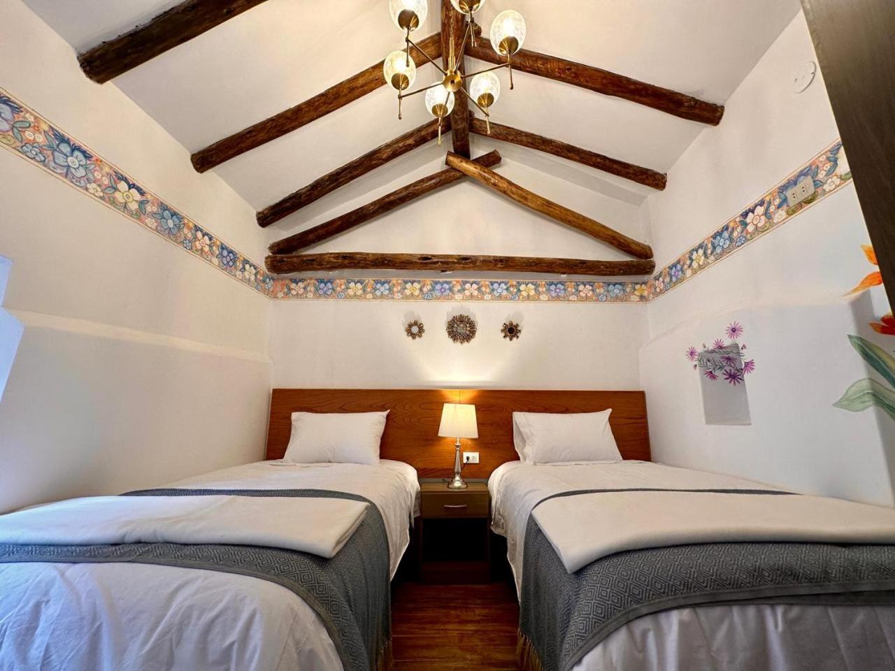 Cozy Cultural Home 7 Angelitos view 4