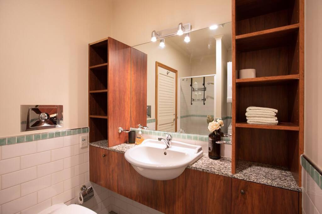 Waterfront ! Princes Wharf Luxury 2 Bedroom Apartment view 2