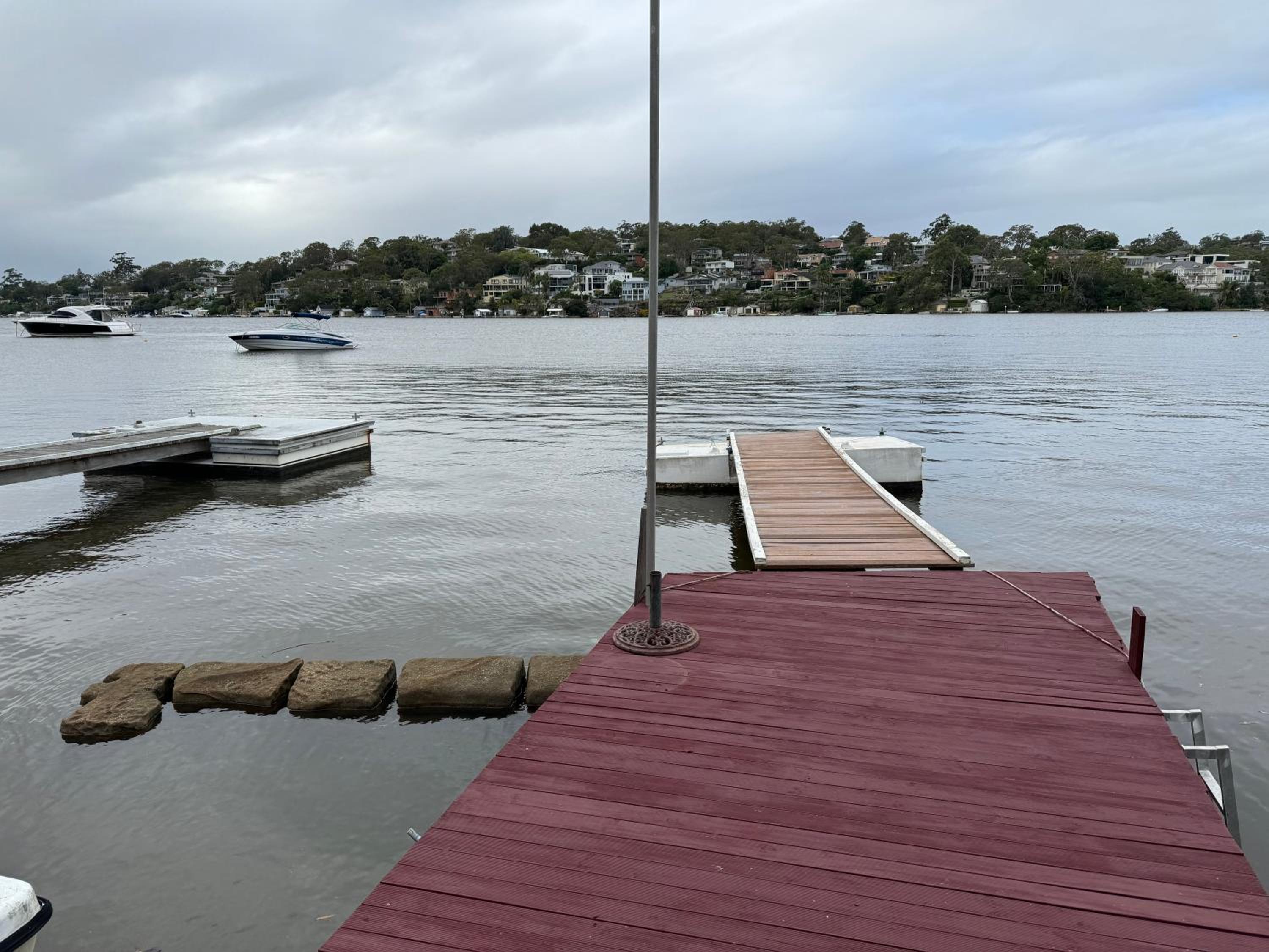 Waterfront Home In Oatley