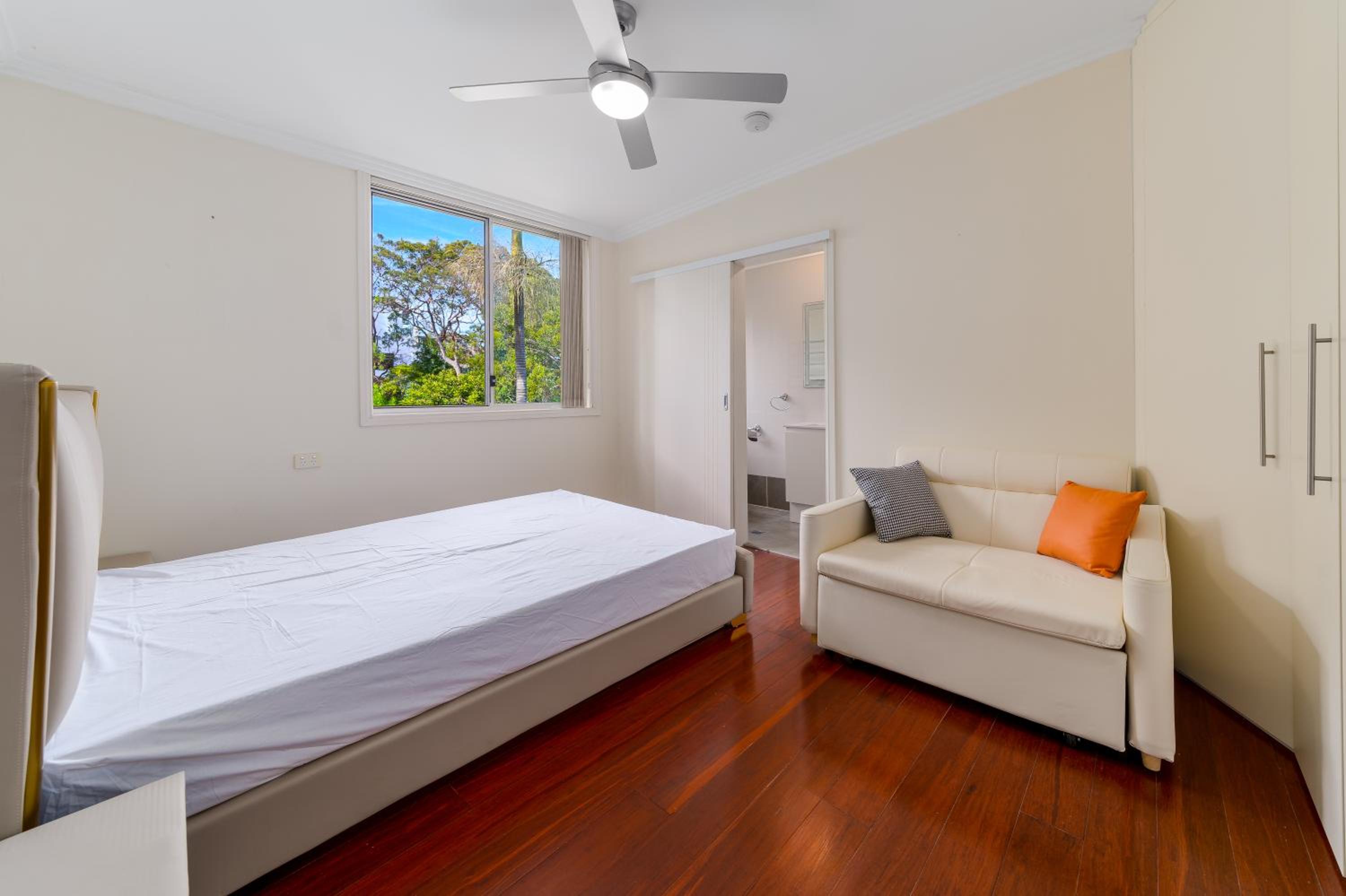 Waterfront Home In Oatley