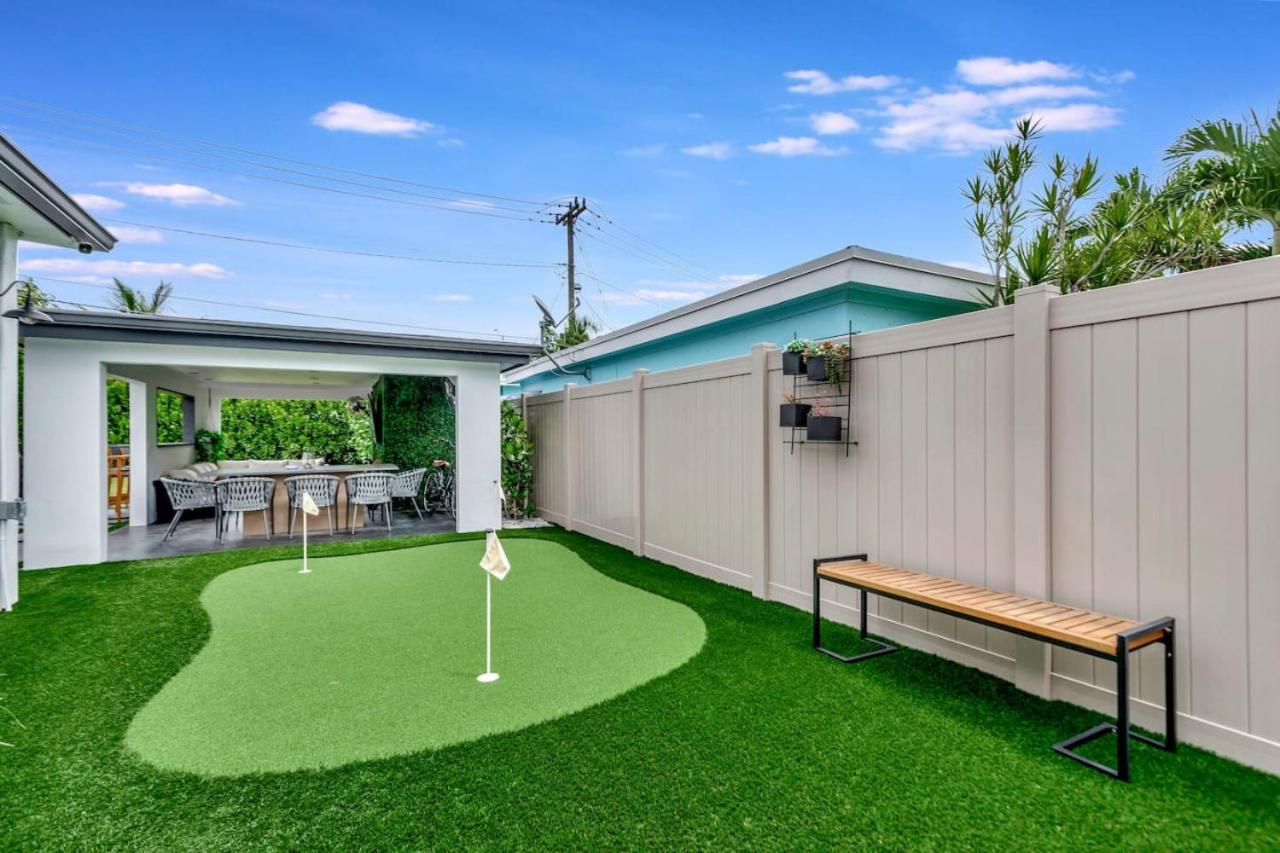 Lovely 2BR 2BA Modern Flat with Vibrant Backyard view 4