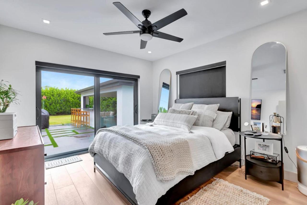 Contemporary 3BR 3 BA Duplex, Amazing Outdoor Area view 3