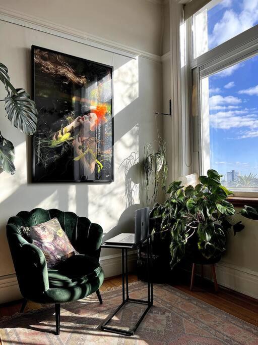 Studio in Iconic Heritage Building near Albert Park