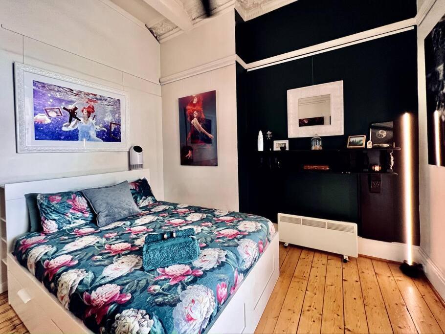 Studio in Iconic Heritage Building near Albert Park
