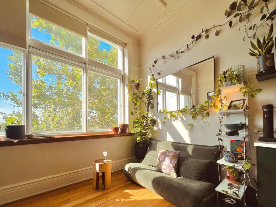 Studio in Iconic Heritage Building near Albert Park