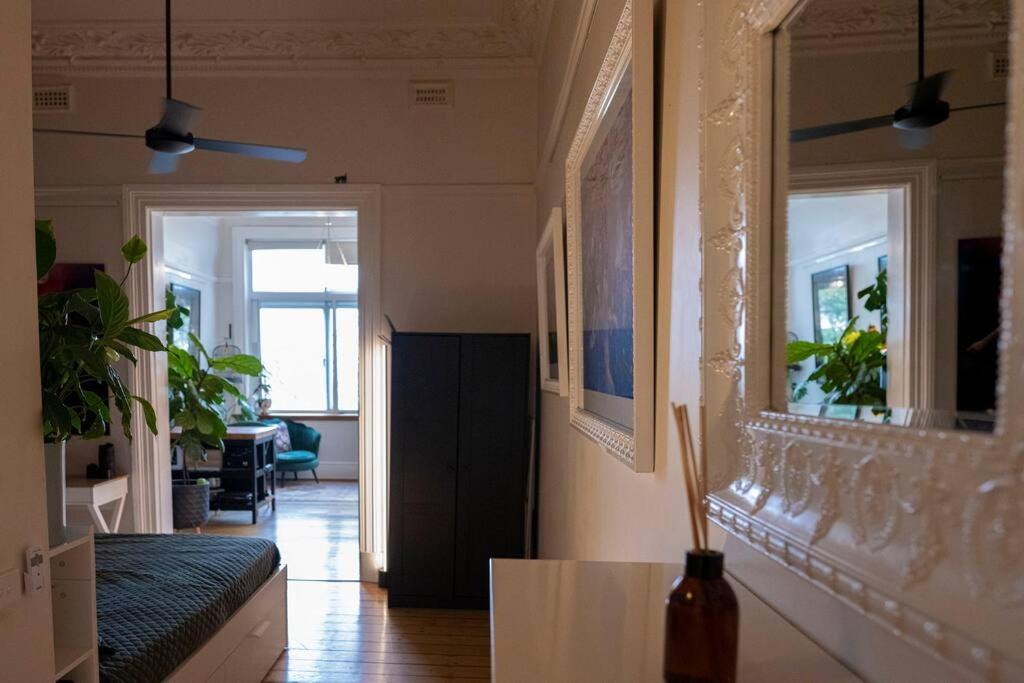 Studio in Iconic Heritage Building near Albert Park
