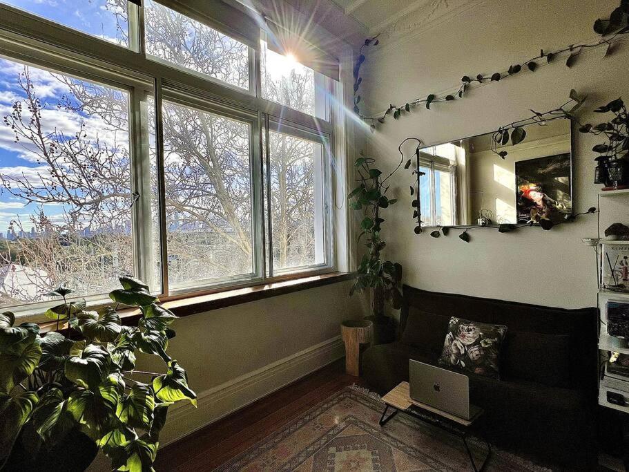 Studio in Iconic Heritage Building near Albert Park