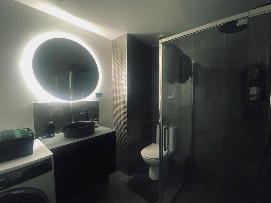 Studio in Iconic Heritage Building near Albert Park