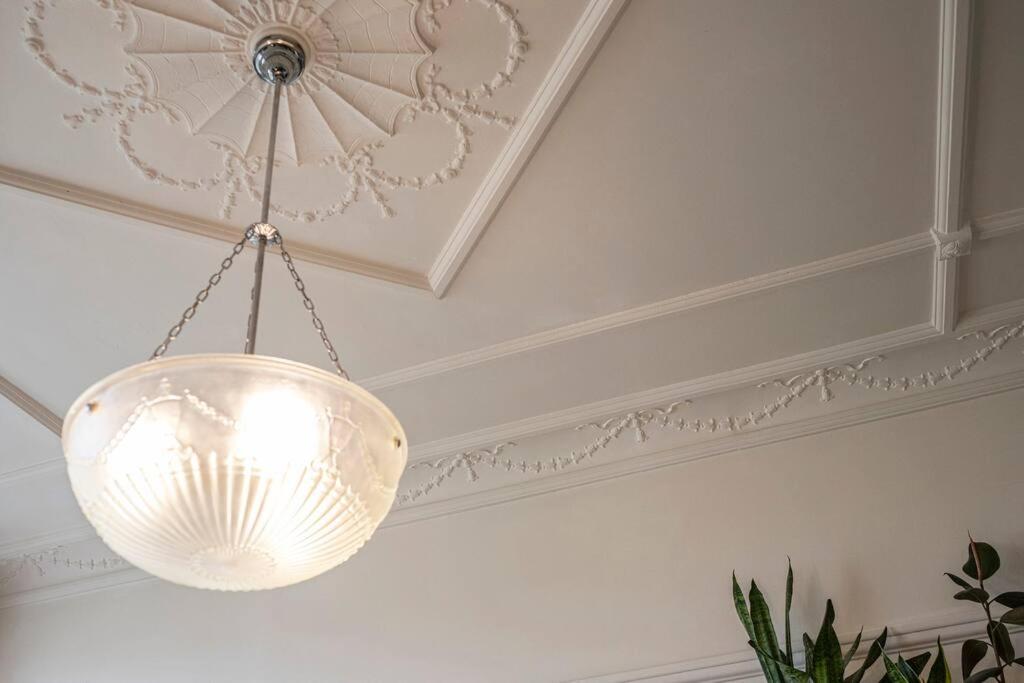 Studio in Iconic Heritage Building near Albert Park