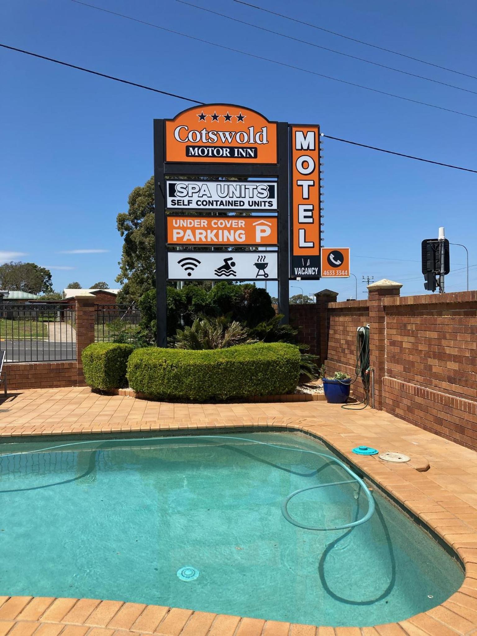 Cotswold Motor Inn