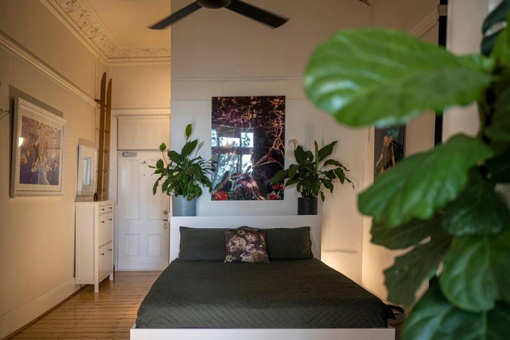 Studio in Iconic Heritage Building near Albert Park