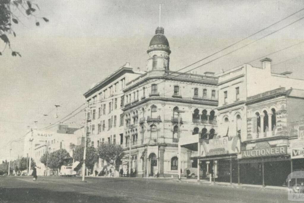 Studio in Iconic Heritage Building near Albert Park
