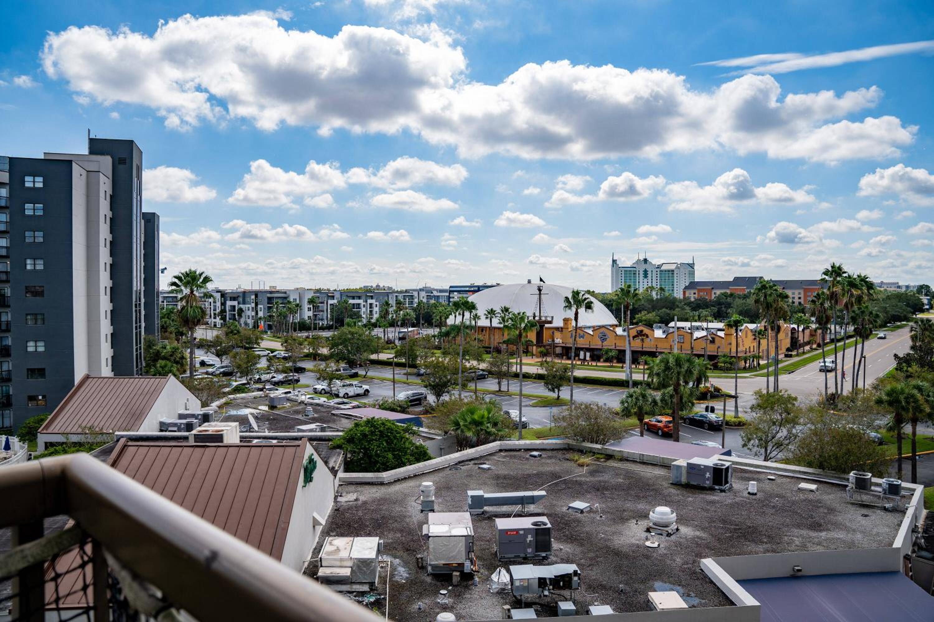 Studio - Near Universal Parks