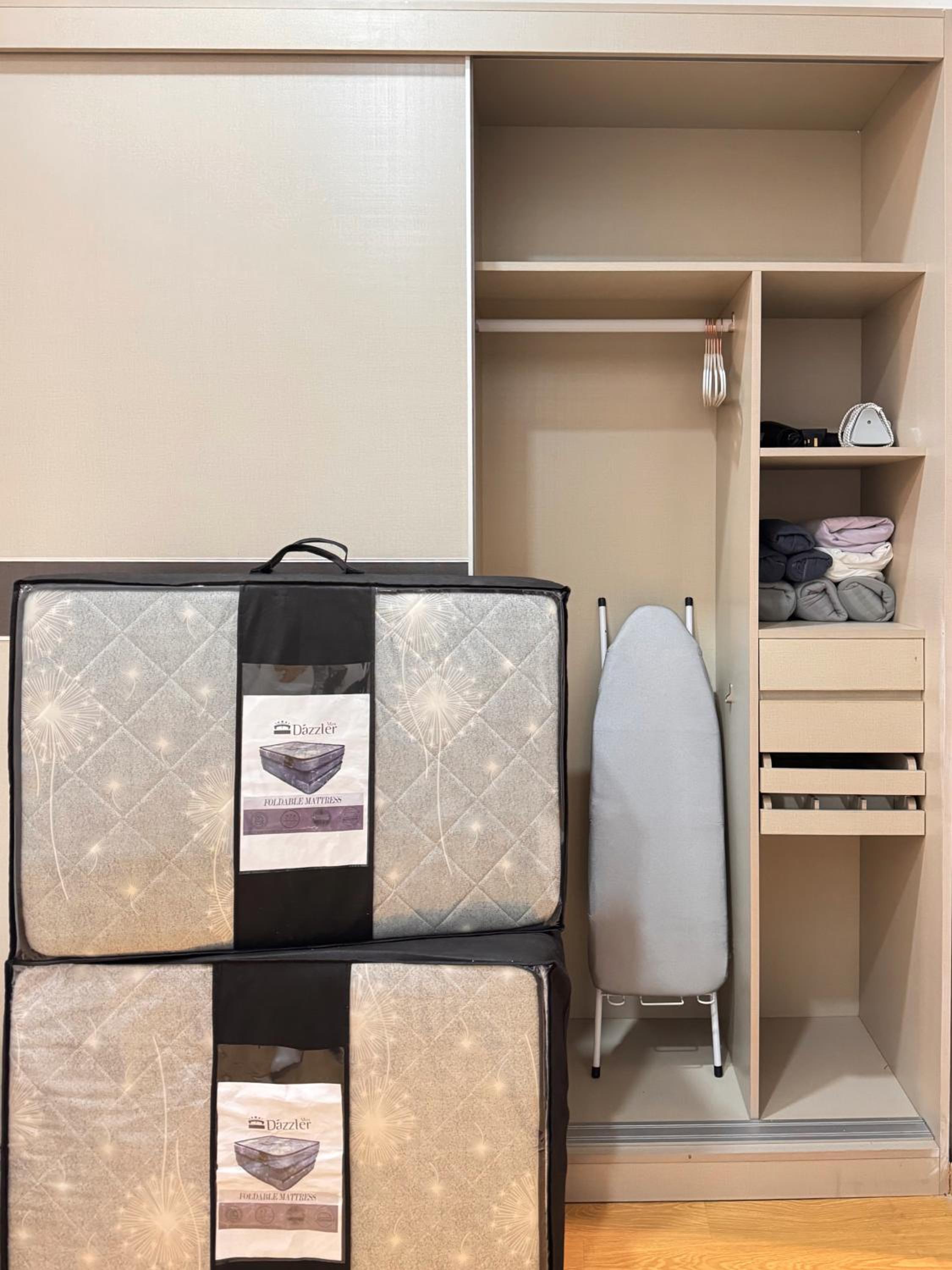Wind Serenity at Country Garden Danga Bay with 2CarParks FOC Netflix Access and YouTube Premium 3Beds3Bath for 6-13pax by Minshuku
