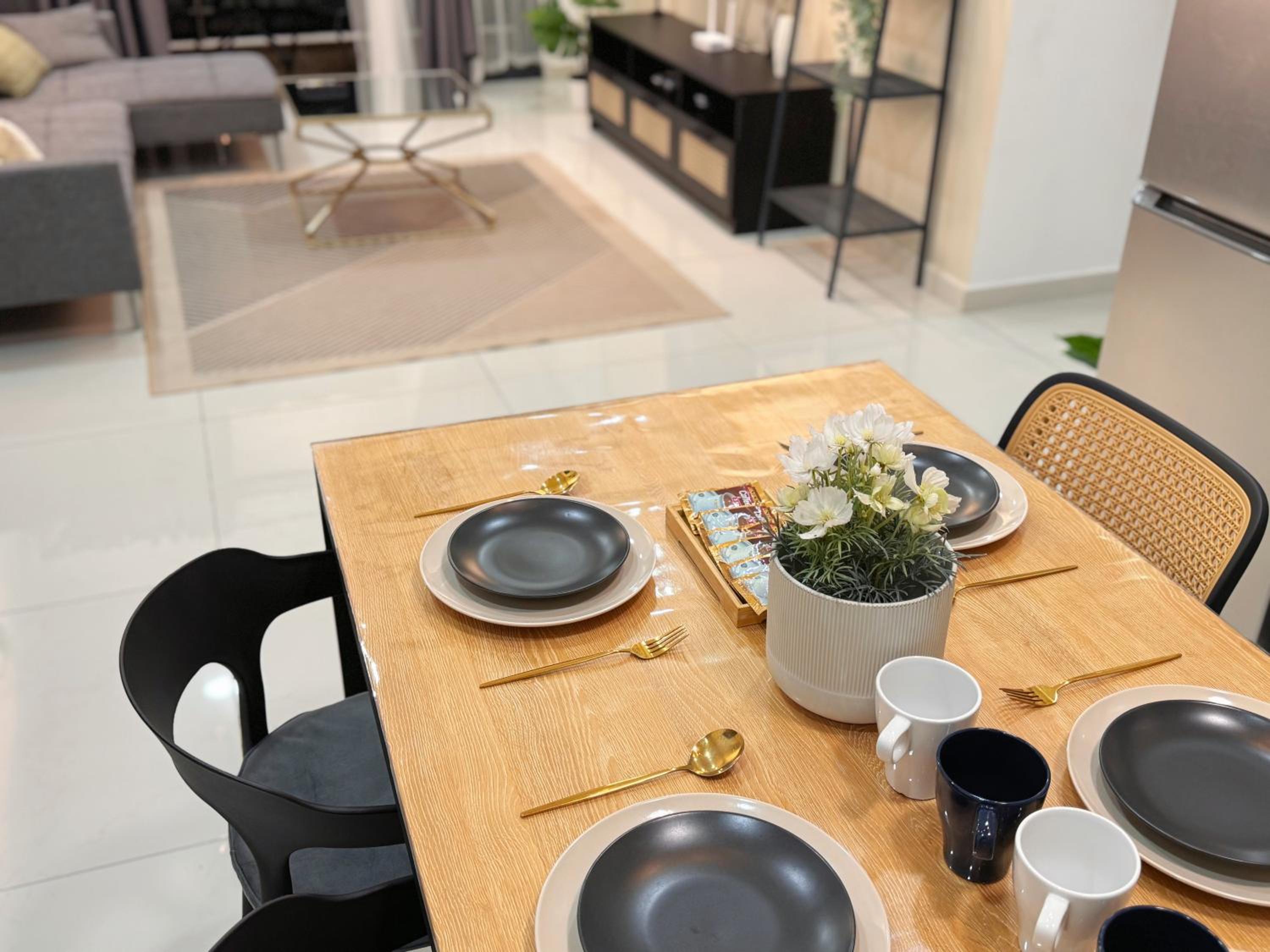Wind Serenity at Country Garden Danga Bay with 2CarParks FOC Netflix Access and YouTube Premium 3Beds3Bath for 6-13pax by Minshuku