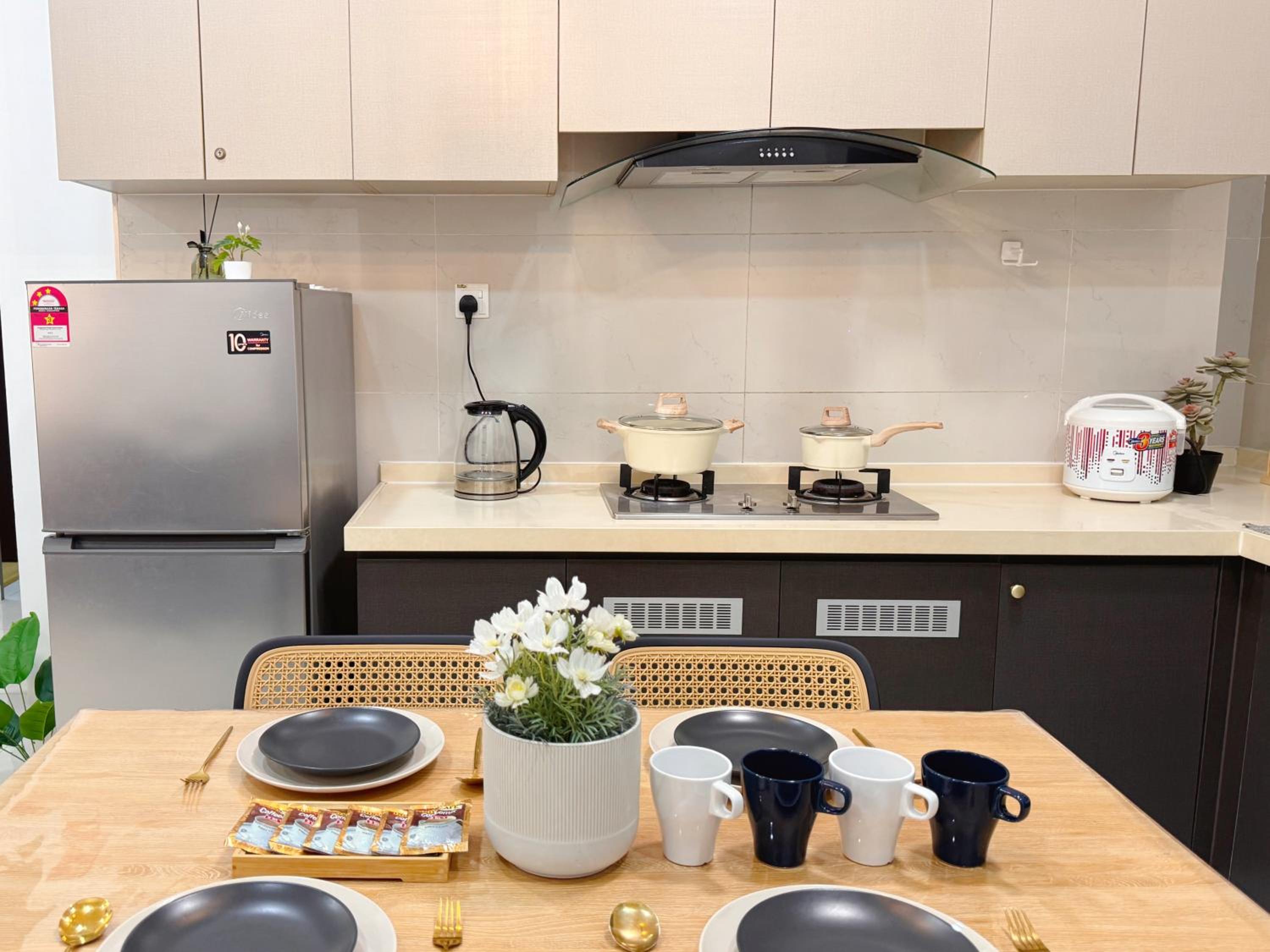 Wind Serenity at Country Garden Danga Bay with 2CarParks FOC Netflix Access and YouTube Premium 3Beds3Bath for 6-13pax by Minshuku
