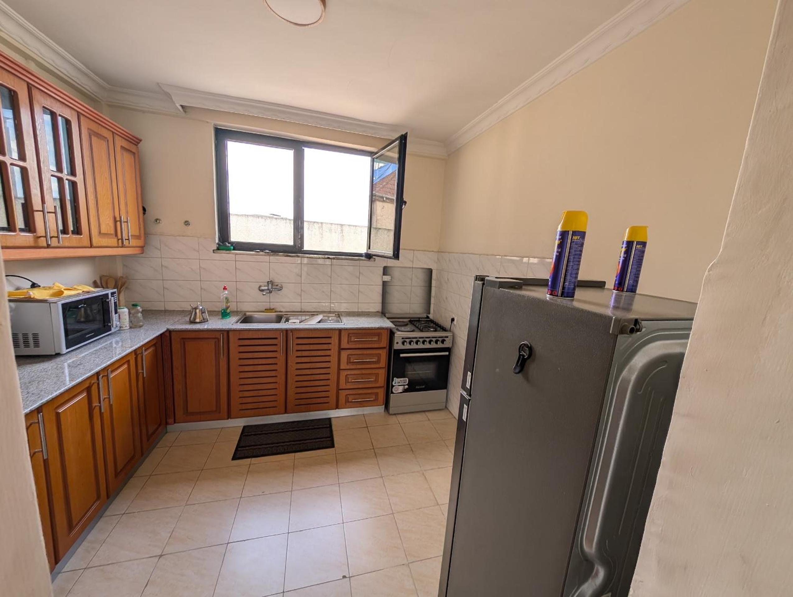 Bright, Modern 2 Bedroom Apt - Secure & Close to Airport view 3