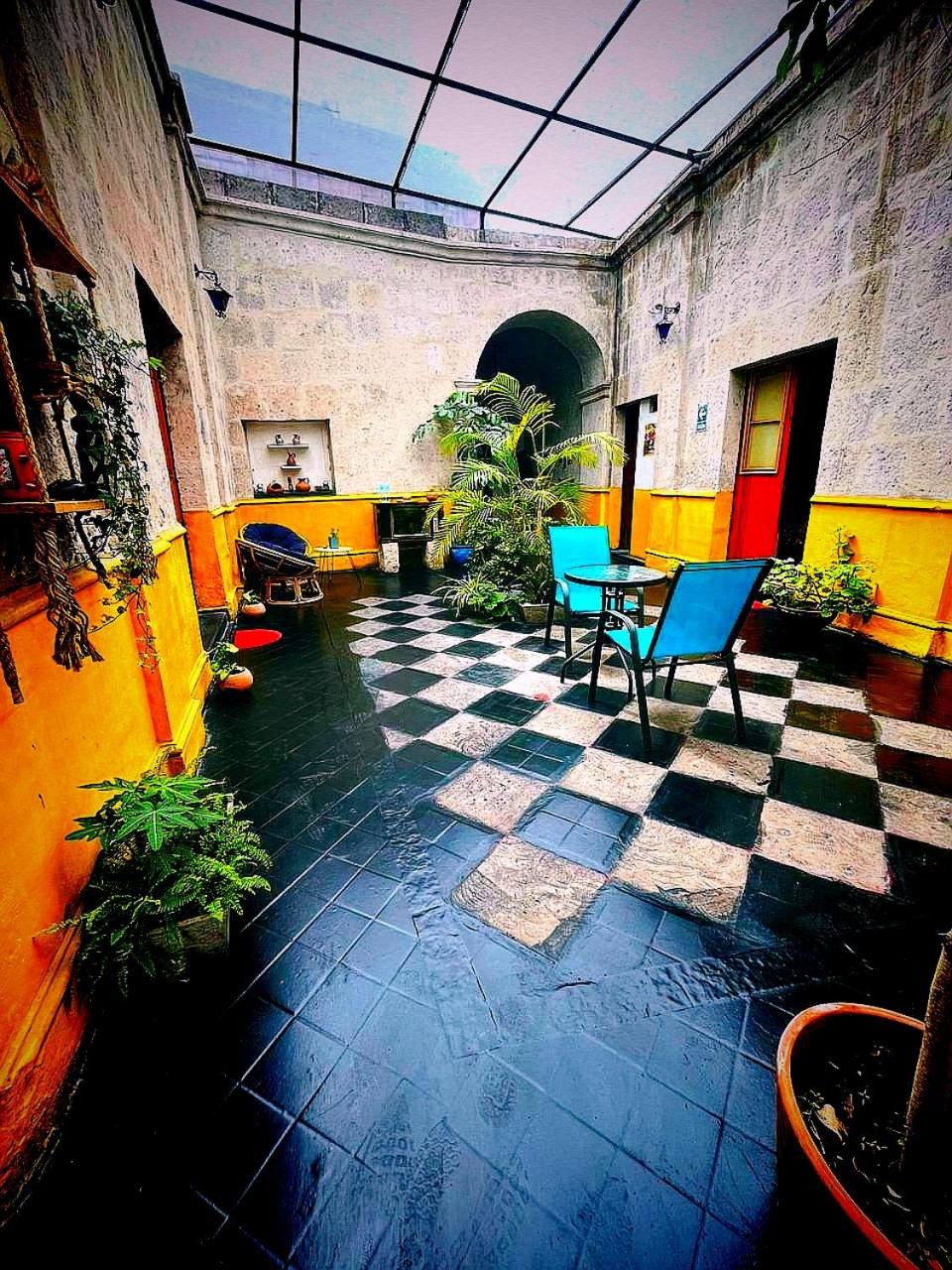 COLONIAL SAN LAZARO