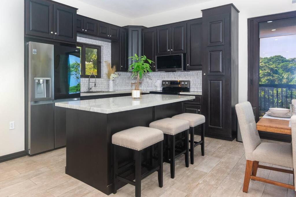 Luxury 3 Bdrms villa with private-pool and full-concierge view 2