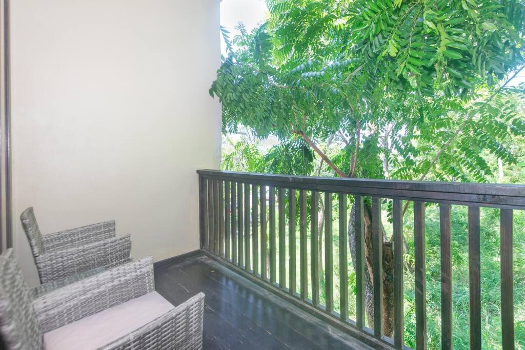Island escape 1 Bdrm with full concierge service in west end 2 view 2