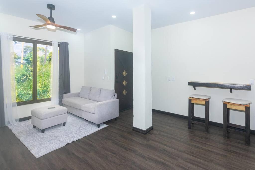 Island escape 1 Bdrm with full concierge service in west end 2 view 4