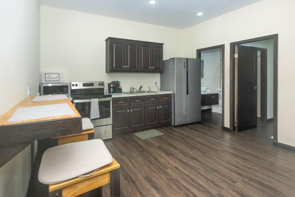 Island escape 1 Bdrm with full concierge service in west end 2 view 5