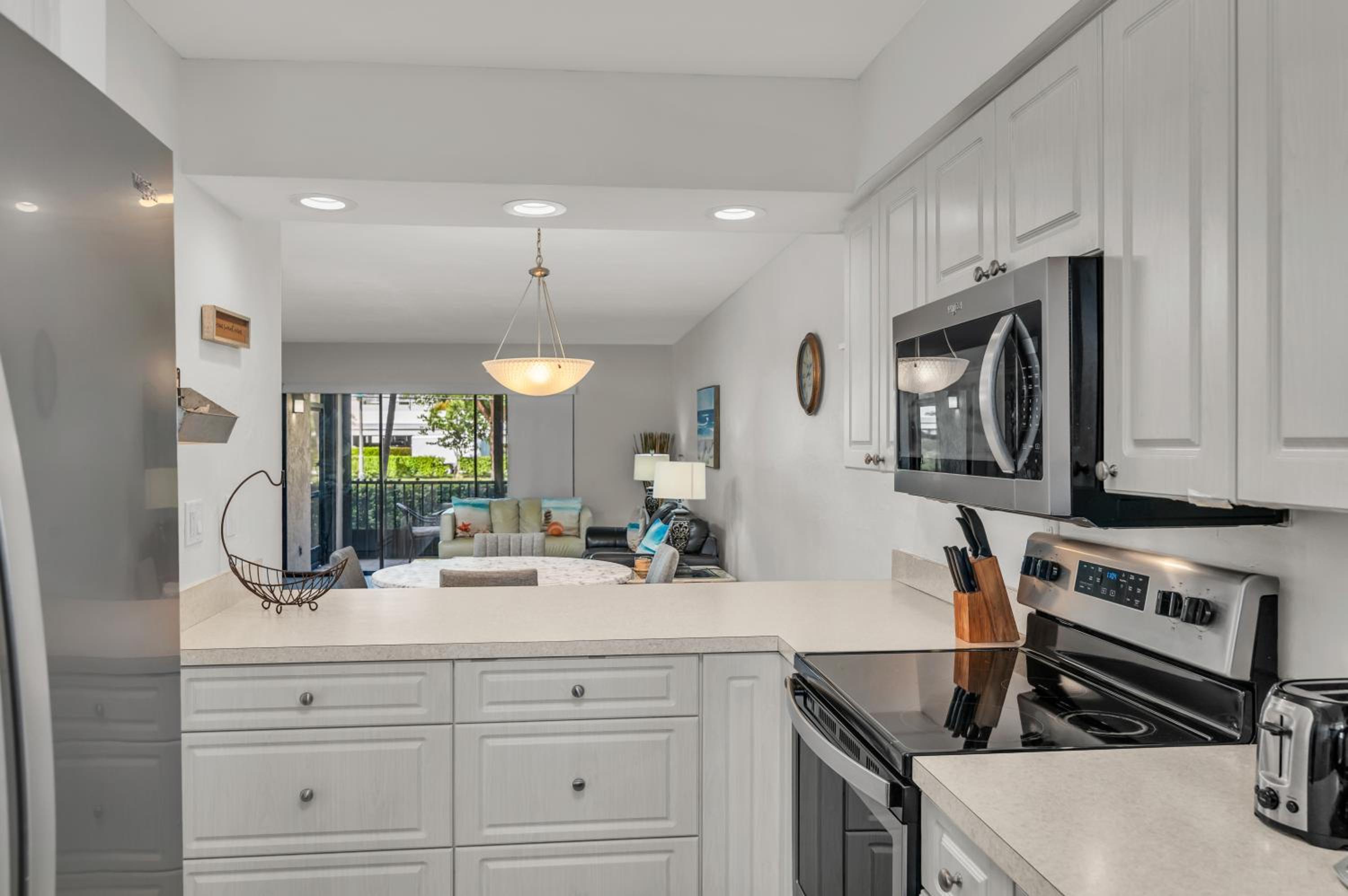 Prime Location I 2 Bed Setup Directly Across Street From South Beach Access