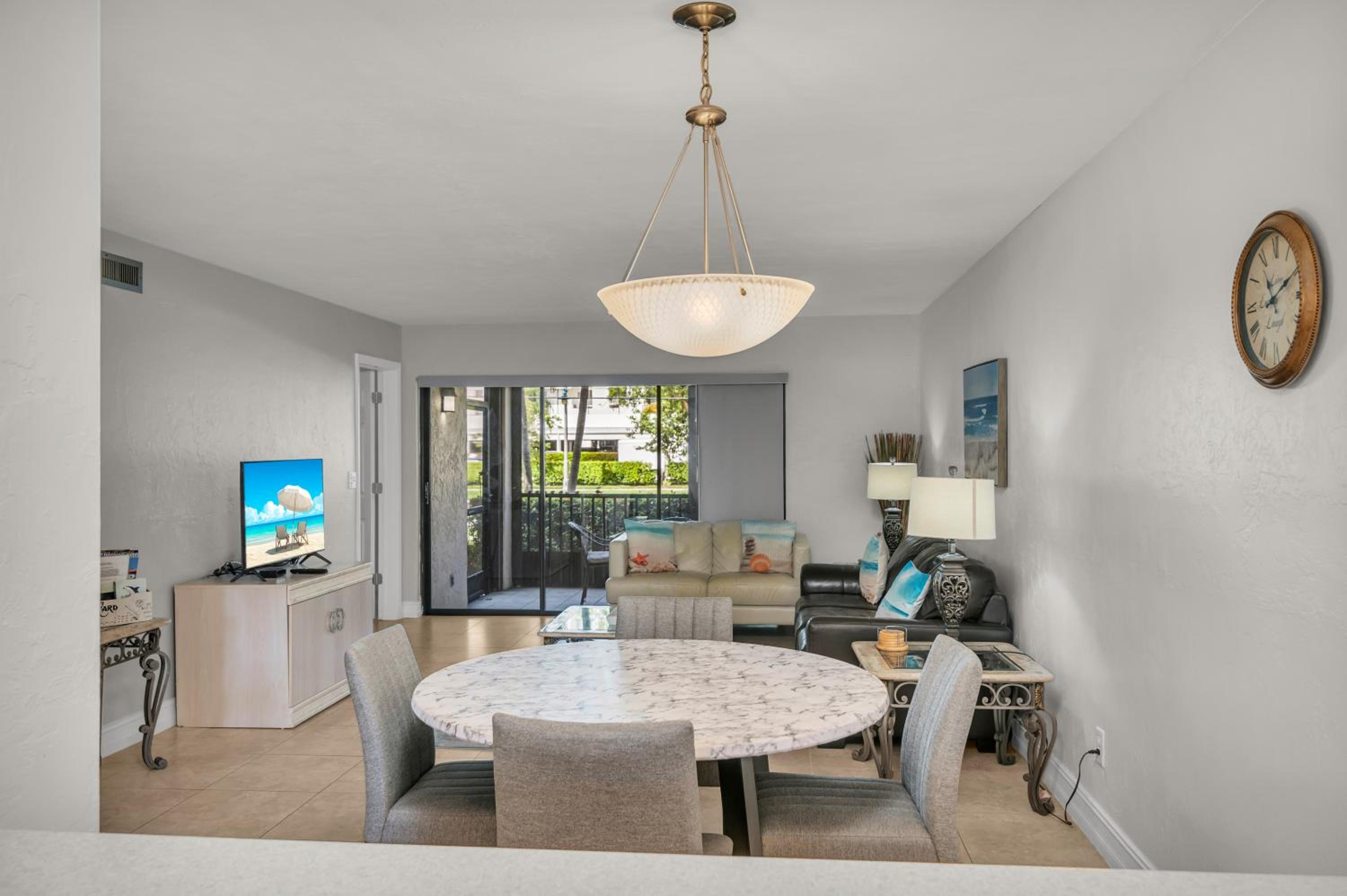 Prime Location I 2 Bed Setup Directly Across Street From South Beach Access