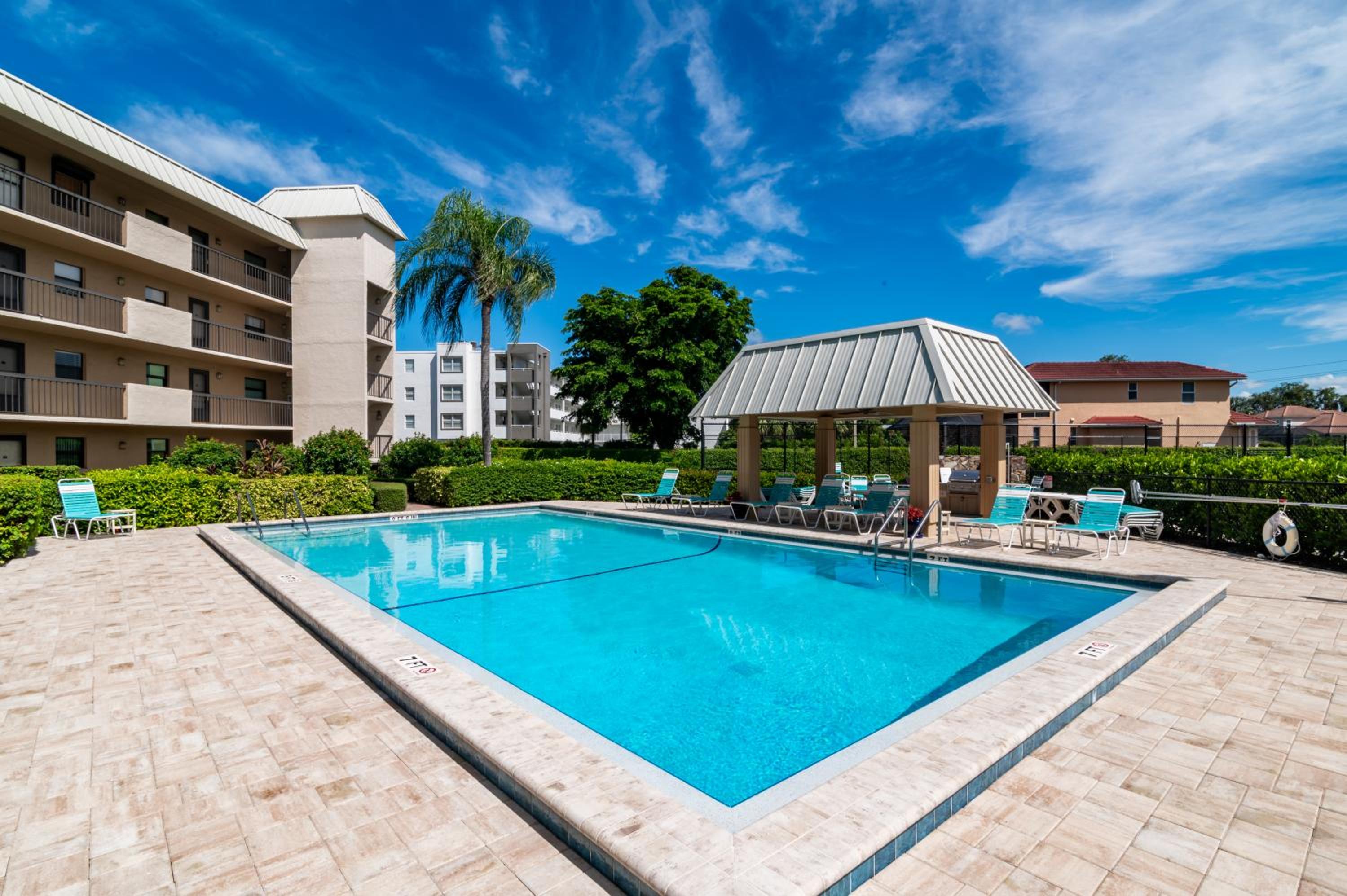 Prime Location I 2 Bed Setup Directly Across Street From South Beach Access