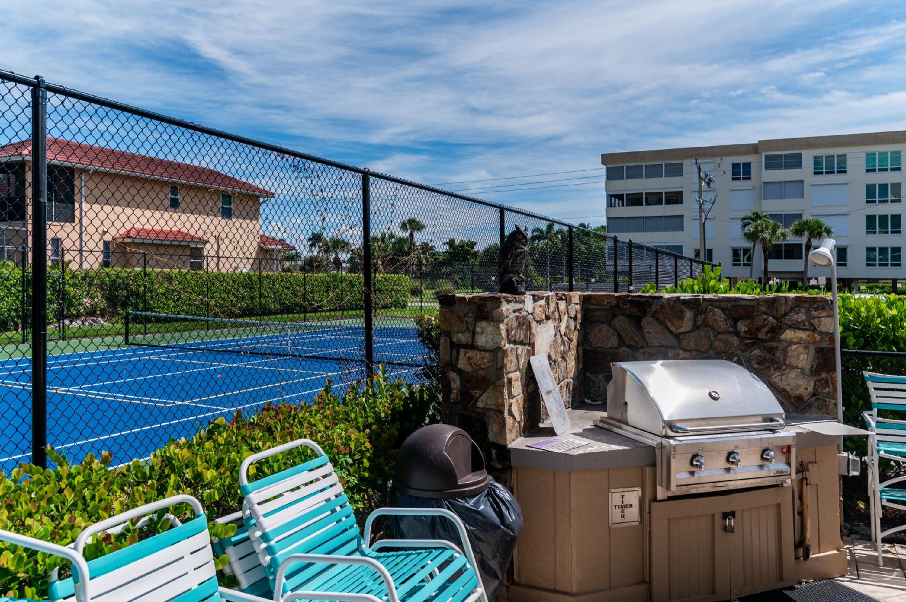 Prime Location I 2 Bed Setup Directly Across Street From South Beach Access