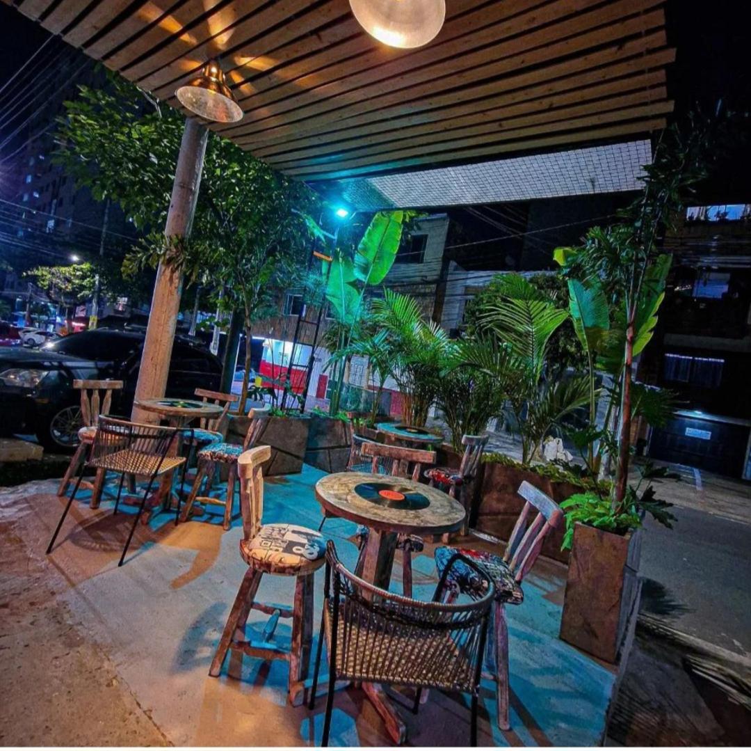 Hotel Urban Hostal Bar - Image 1