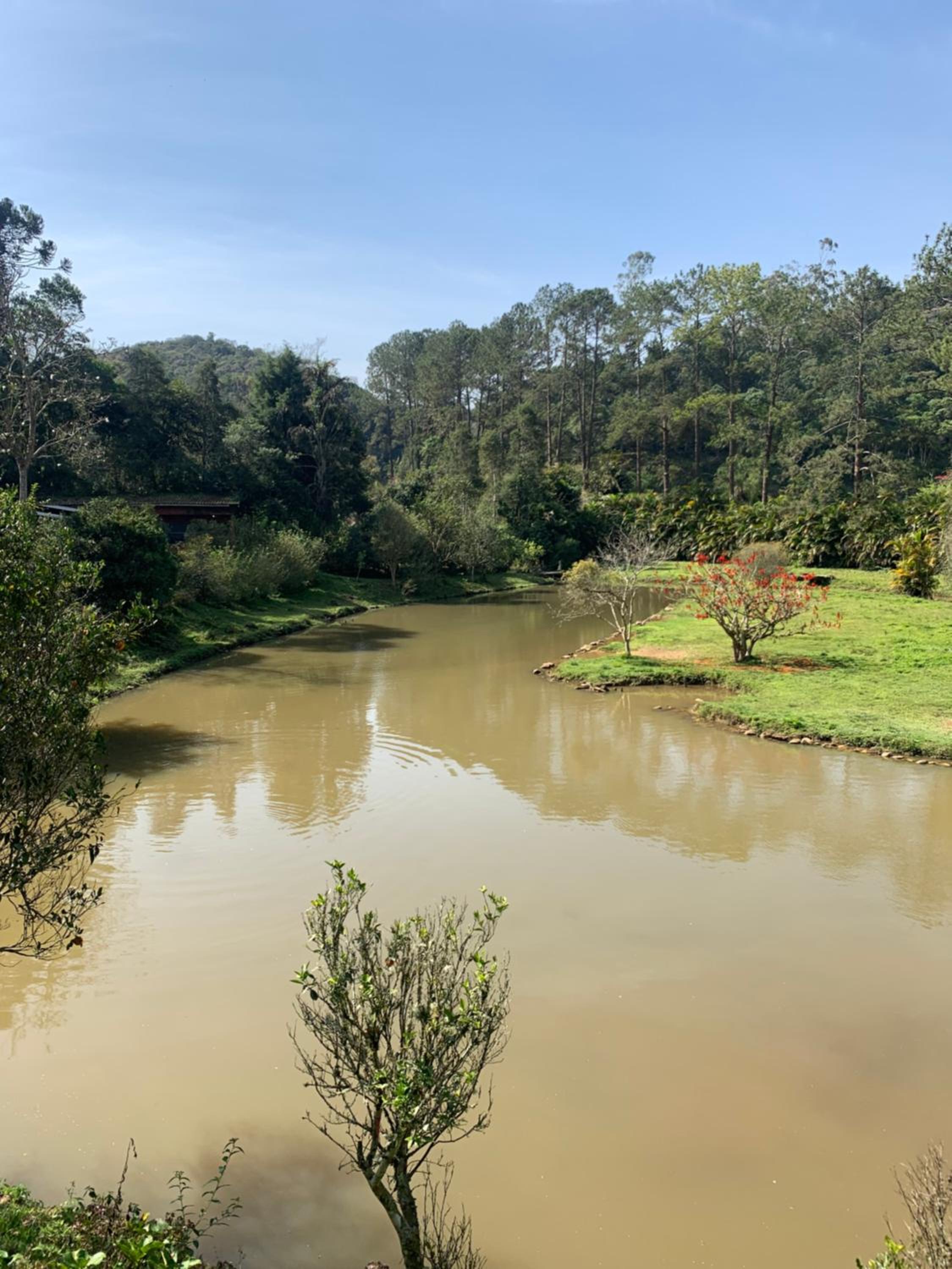 Casa de Campo vista para o Lago em Juquitiba SP