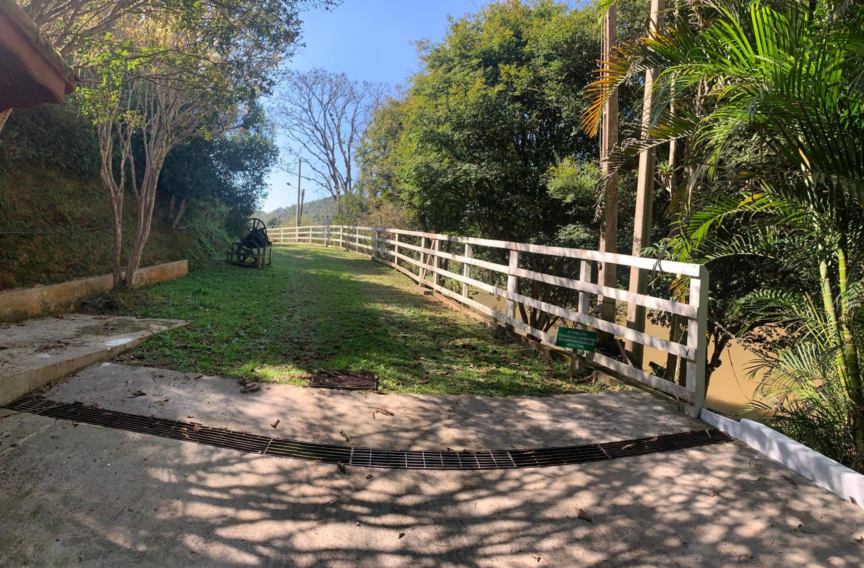 Casa de Campo vista para o Lago em Juquitiba SP