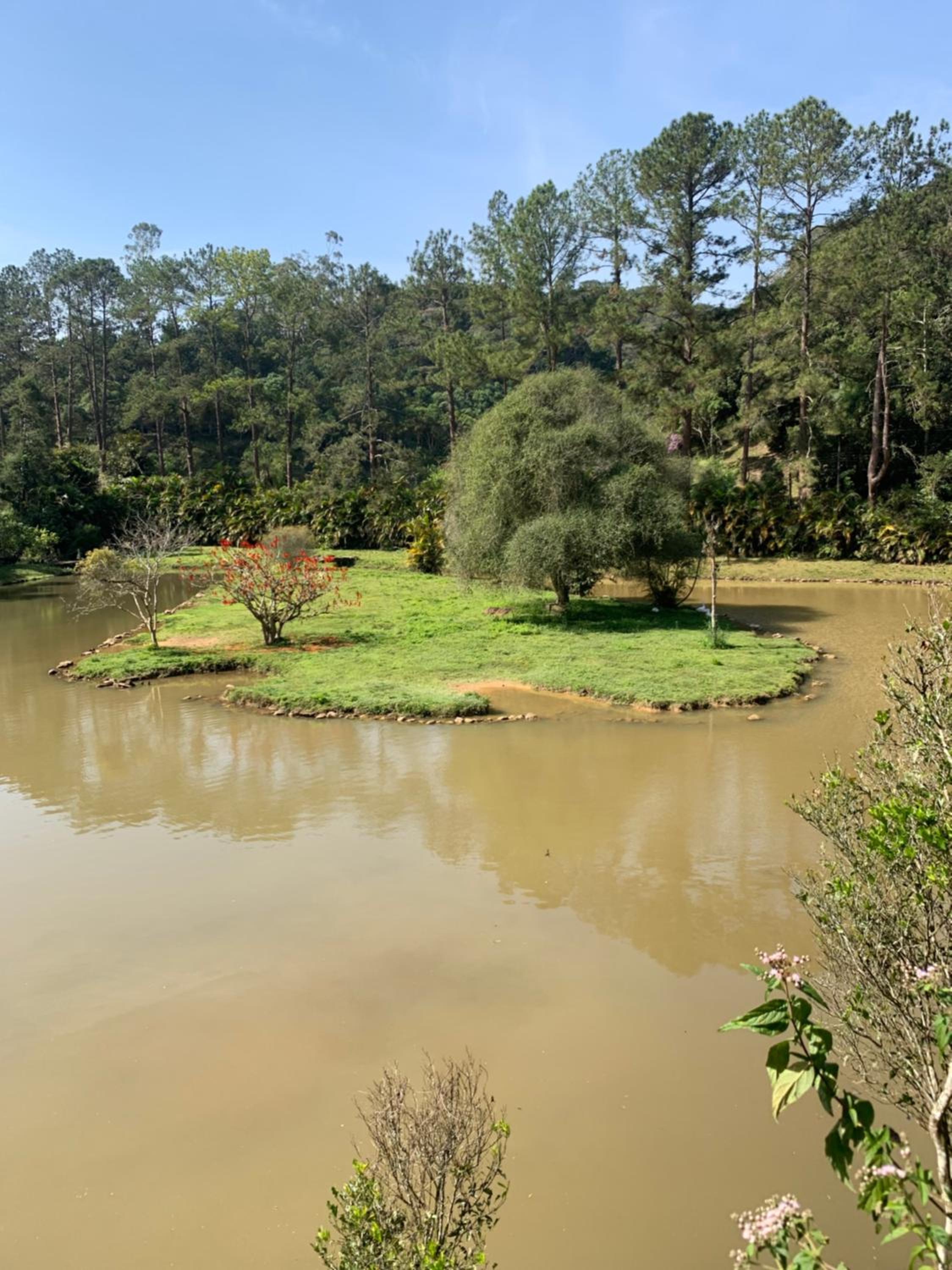 Casa de Campo vista para o Lago em Juquitiba SP