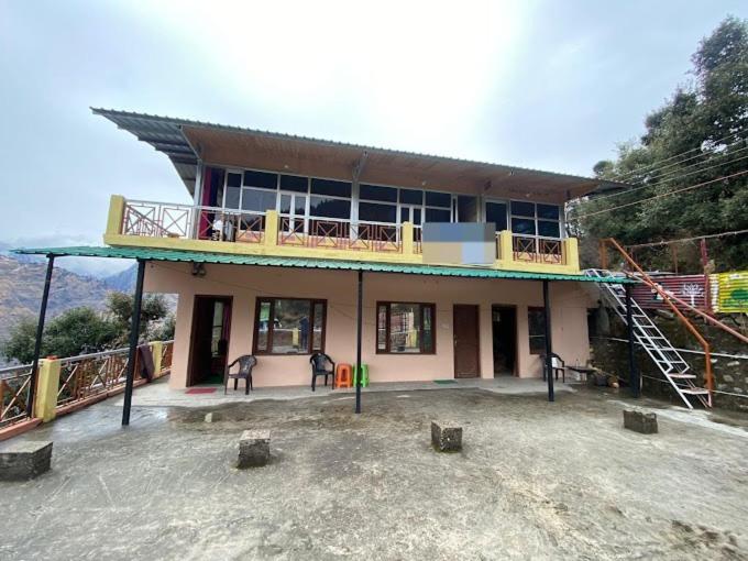 Restful Heights Hotel
