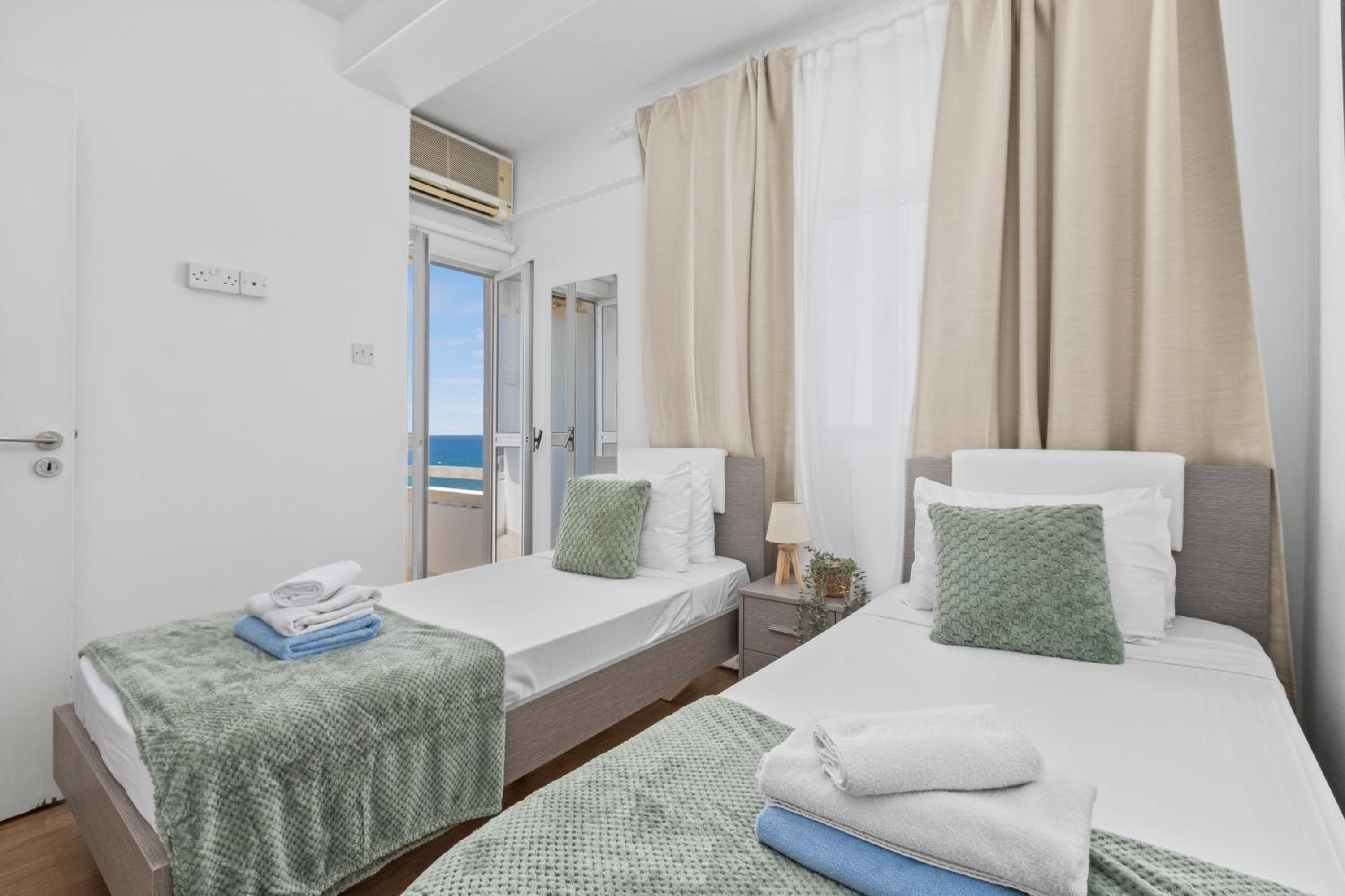 Lazuli Sea View Beachfront- Ap 61