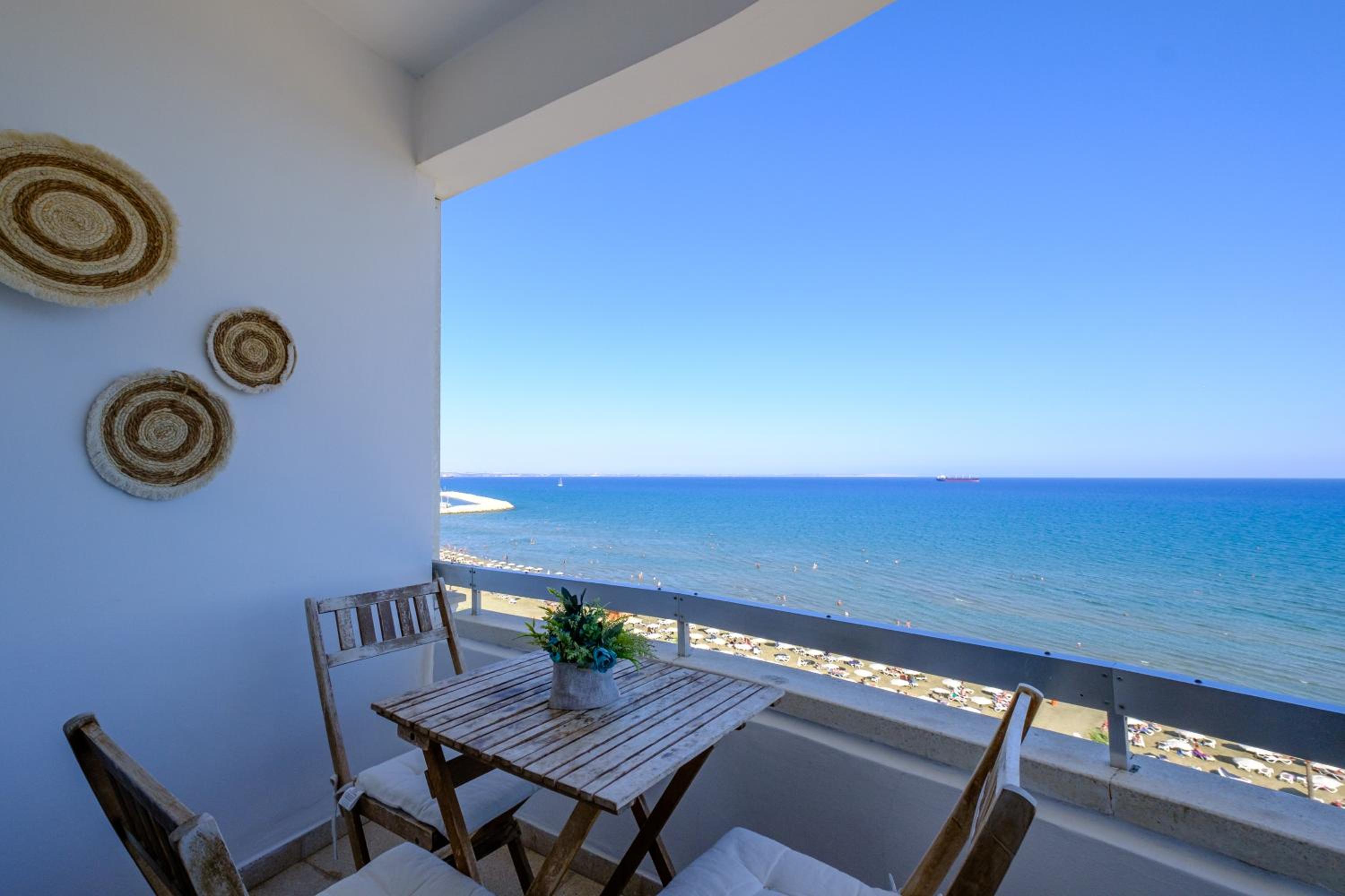 Hotel Lazuli Sea View Beachfront- Ap 61 - Image 1