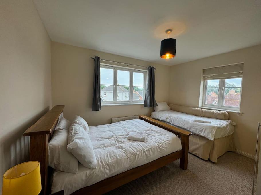 Hook Vacations - Cloud Nine Residence, Cosy Home in Hook for Groups - Property Image 1