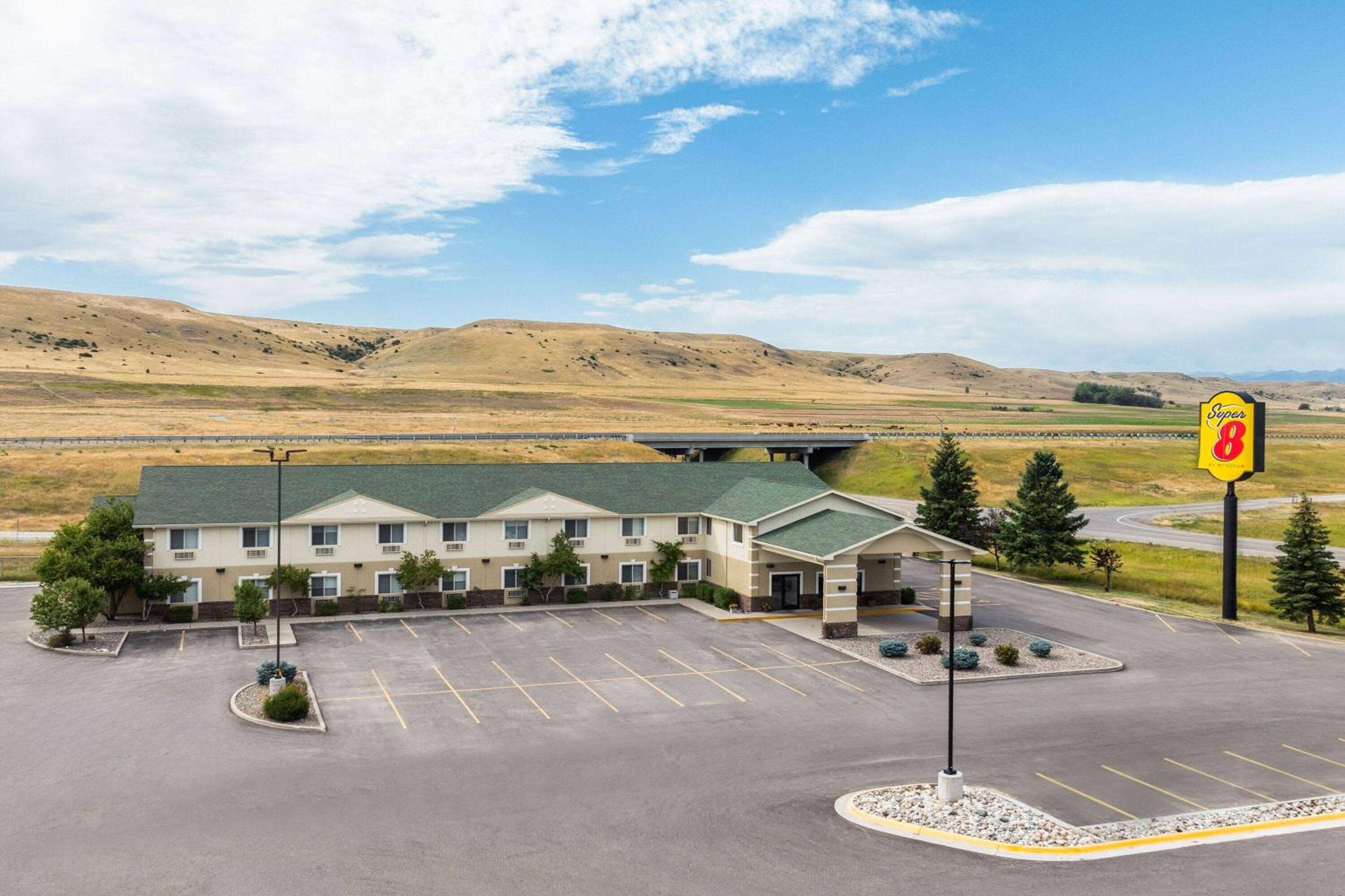 Super 8 by Wyndham Big Timber view 4