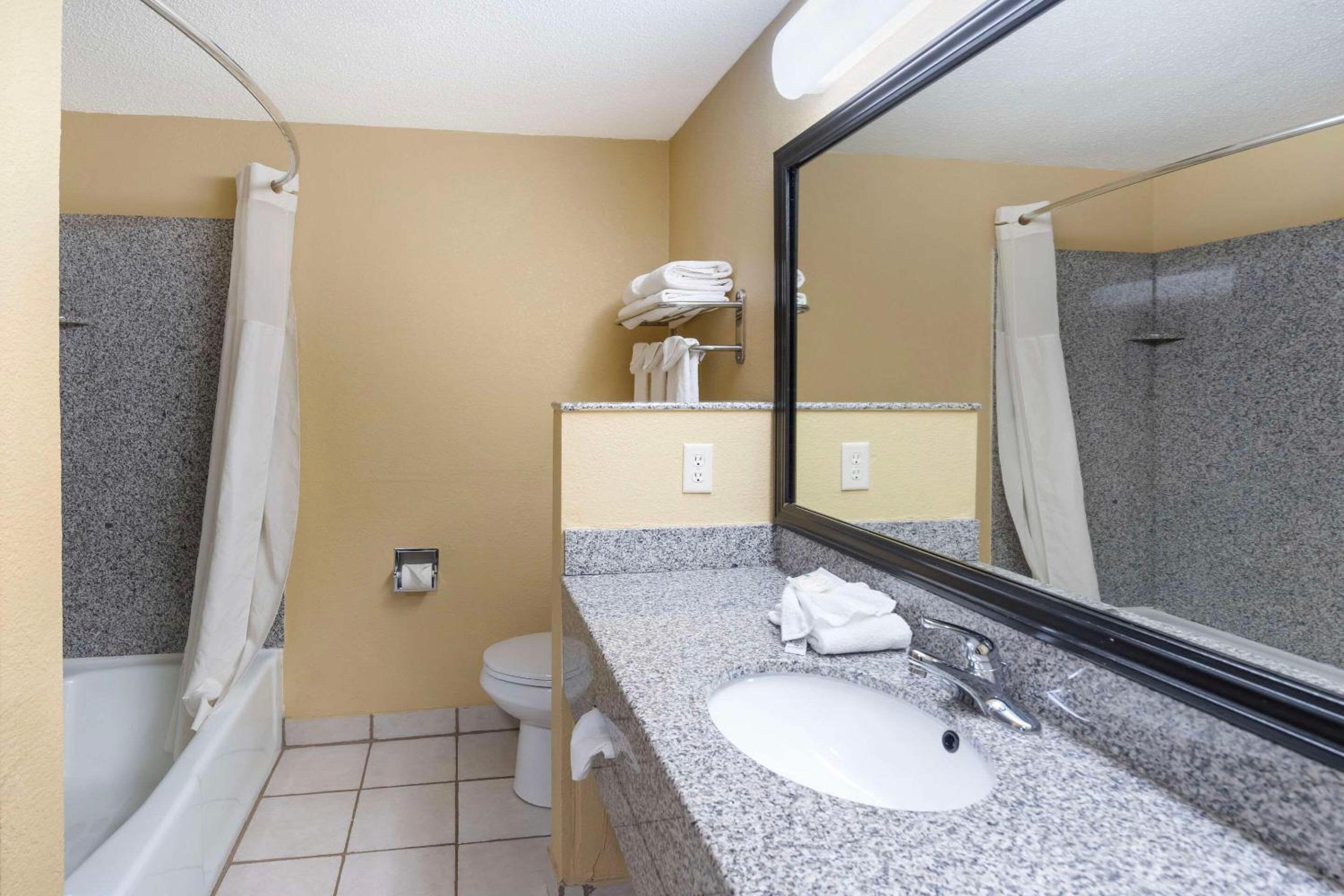 Bloomington Vacations - Quality Inn  Suites Bloomington University Area - Property Image 17