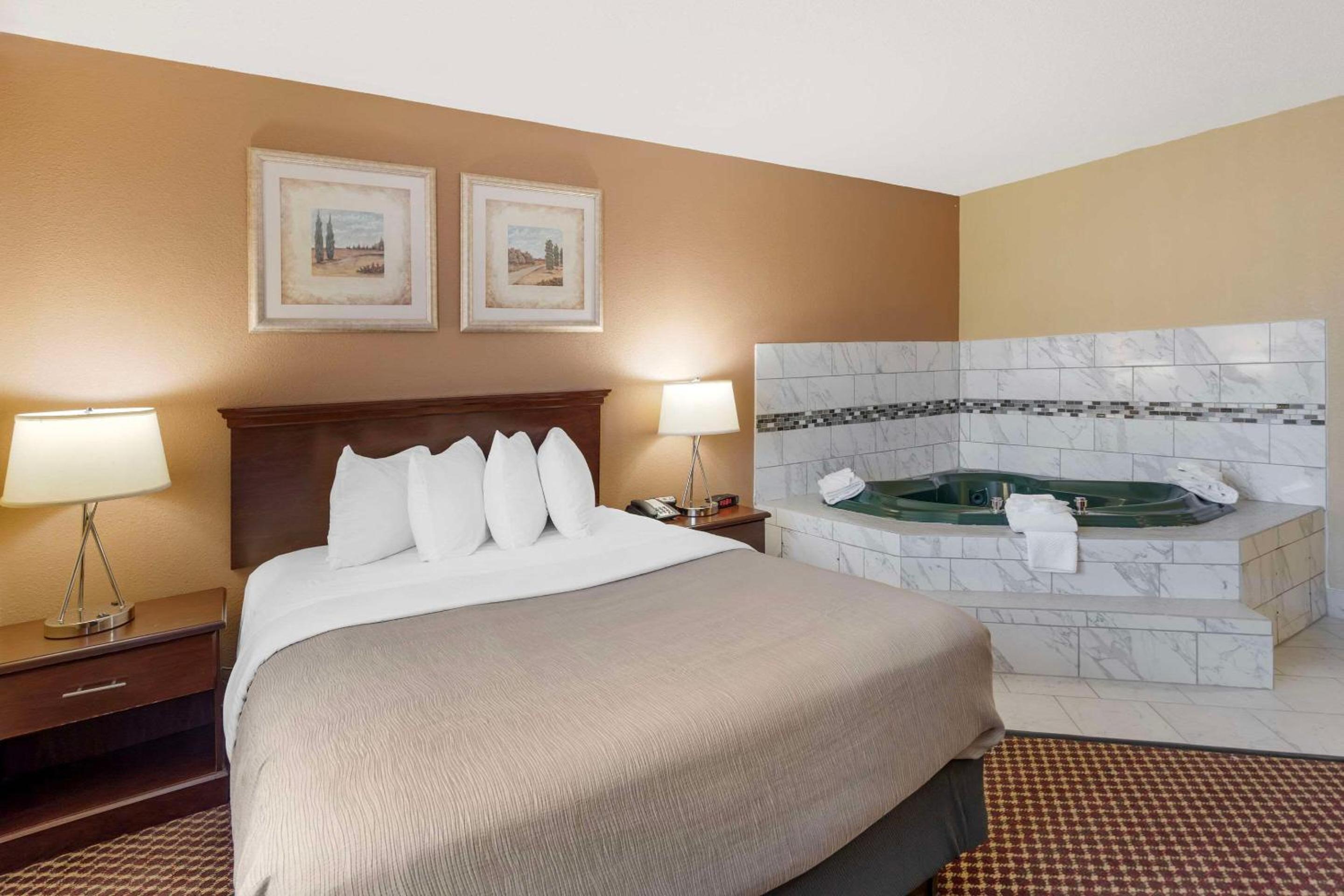 Bloomington Vacations - Quality Inn  Suites Bloomington University Area - Property Image 12